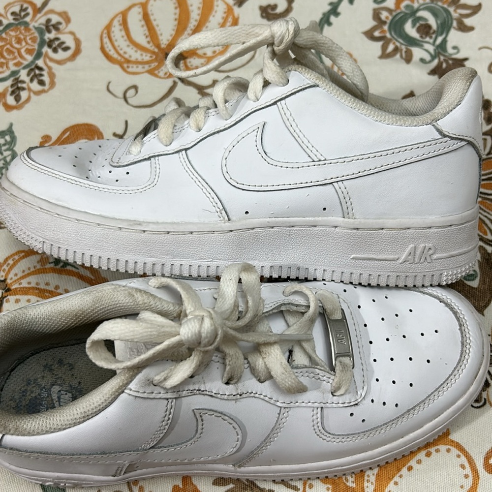 Nike Air Force 1 boys youth size